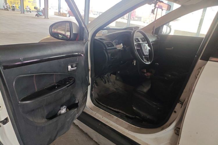 Used Dongfeng Fengon 370 2016 1.5L Manual Elite Home Edition 7-Seater Driver Seat