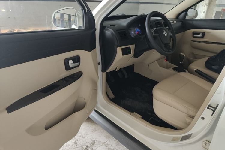 Used Dongfeng Fengon 370 2016 1.5L Manual Comfort 7-Seater Driver Seat