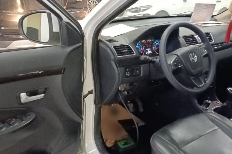 Used Dongfeng Fengon 370 2016 1.5L Manual Elite Home Edition 7-Seater Driver Seat