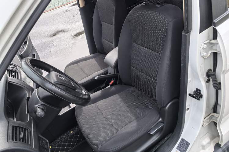 Used Dongfeng Fengon 370 2016 1.5L Manual Standard Model II 7 Seats Driver Seat