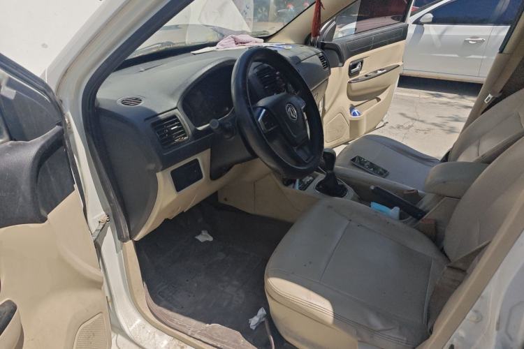 Used Dongfeng Fengon 370 2016 1.5L Manual Standard Edition SFG15-02 7 Seats Driver Seat