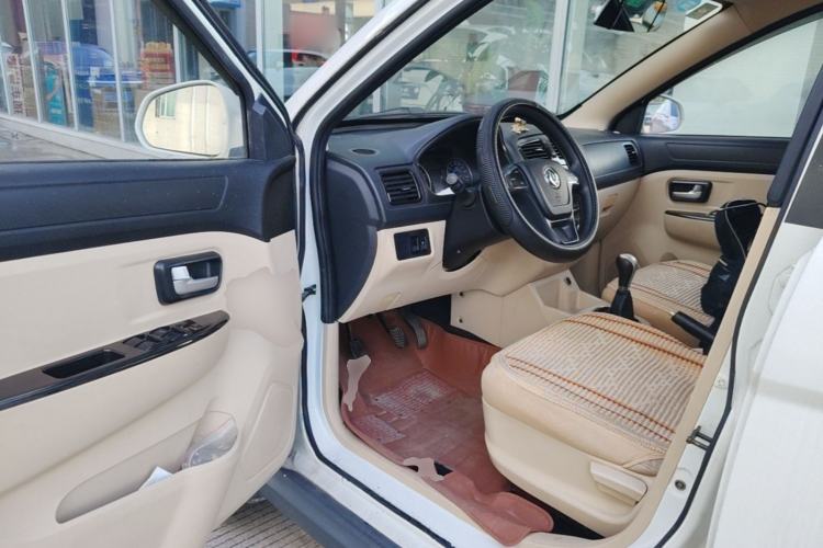 Used Dongfeng Fengon 370 2016 1.5L Manual Standard Edition SFG15-02 7 Seats Driver Seat