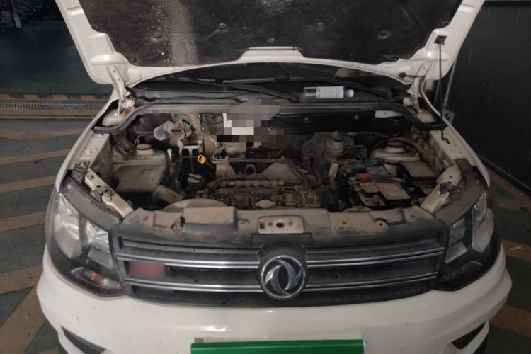Used Dongfeng Fengon 370 2016 1.3T Manual European Diesel Version 7 Seats Engine Bay