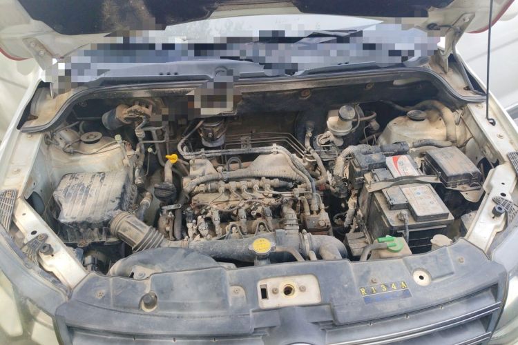 Used Dongfeng Fengon 370 2016 1.3T Manual European Diesel Version 7 Seats Engine Bay