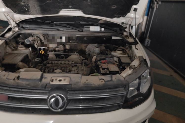 Used Dongfeng Fengon 370 2016 1.3T Manual European Diesel Version 7 Seats Engine Bay Left