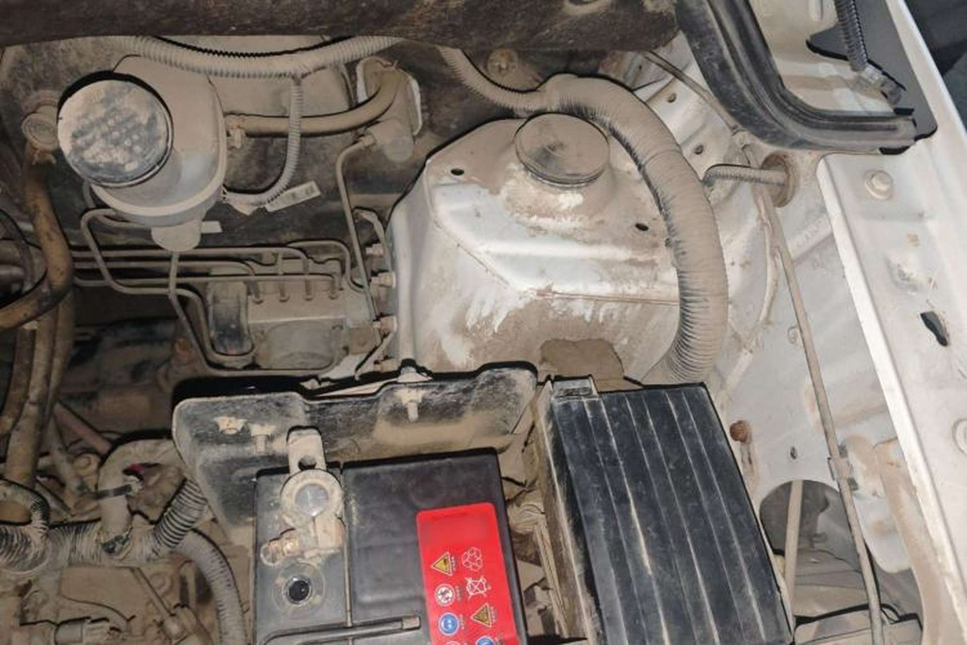 Used Dongfeng Fengon 370 2016 1.5L Manual Elite Home Edition 7-Seater Engine Bay Left