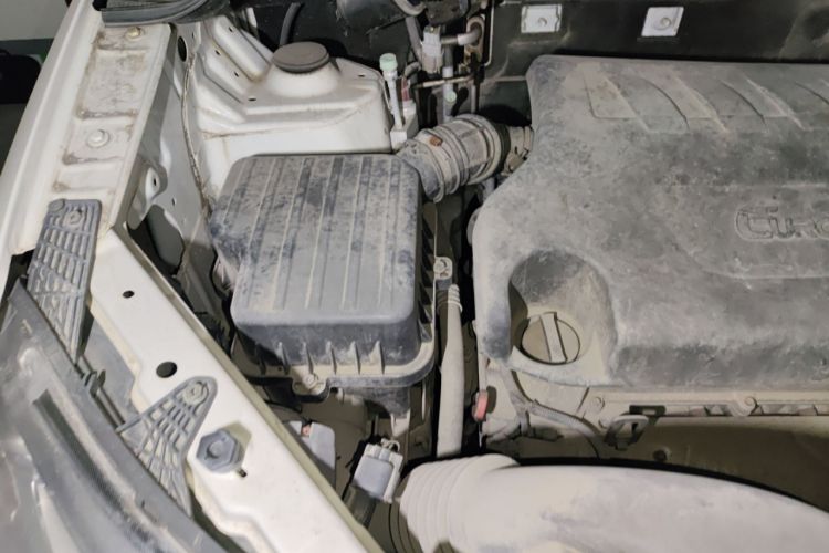 Used Dongfeng Fengon 370 2016 1.5L Manual Luxury Version SFG15-02 7 Seats Engine Bay Right