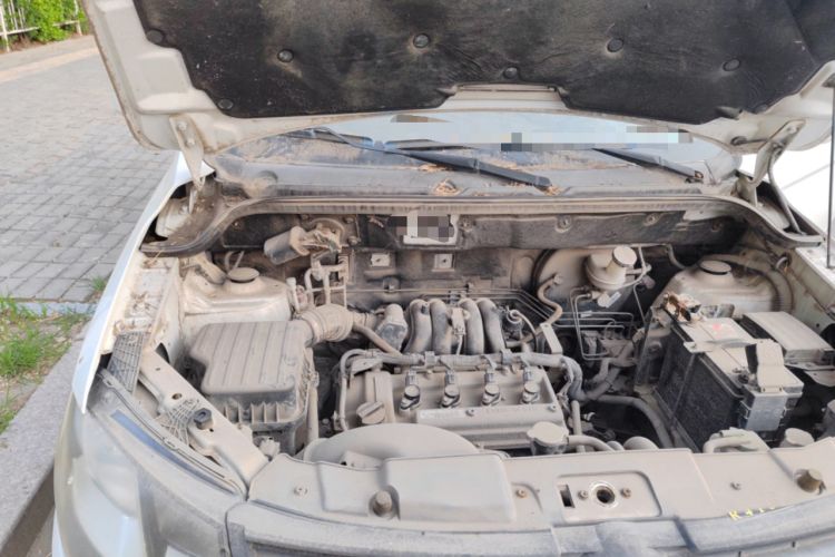 Used Dongfeng Fengon 370 2016 1.5L Manual Standard Model II 7 Seats Engine Bay Right