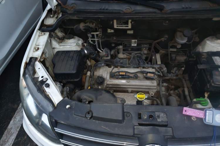 Used Dongfeng Fengon 370 2016 1.5L Manual Comfort 7-Seater Engine Bay Right