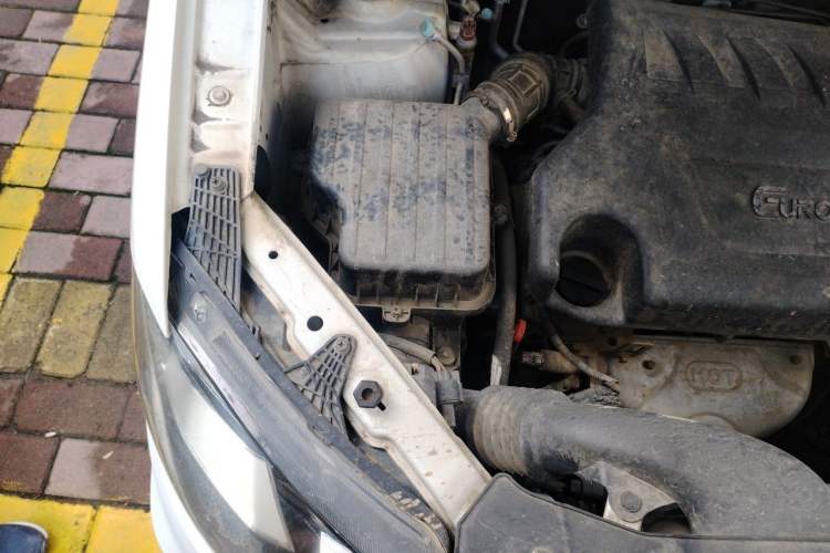 Used Dongfeng Fengon 370 2016 1.5L Manual Elite Home Edition 7-Seater Engine Bay Right