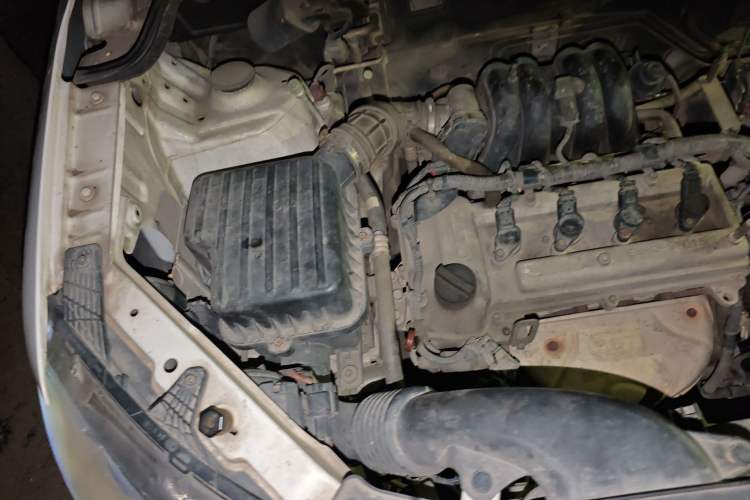 Used Dongfeng Fengon 370 2016 1.5L Manual Standard Edition SFG15-02 7 Seats Engine Bay Right
