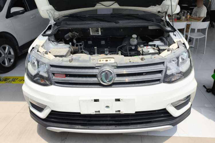 Used Dongfeng Fengon 370 2016 1.5L Manual Standard Model II 7 Seats Engine Bay