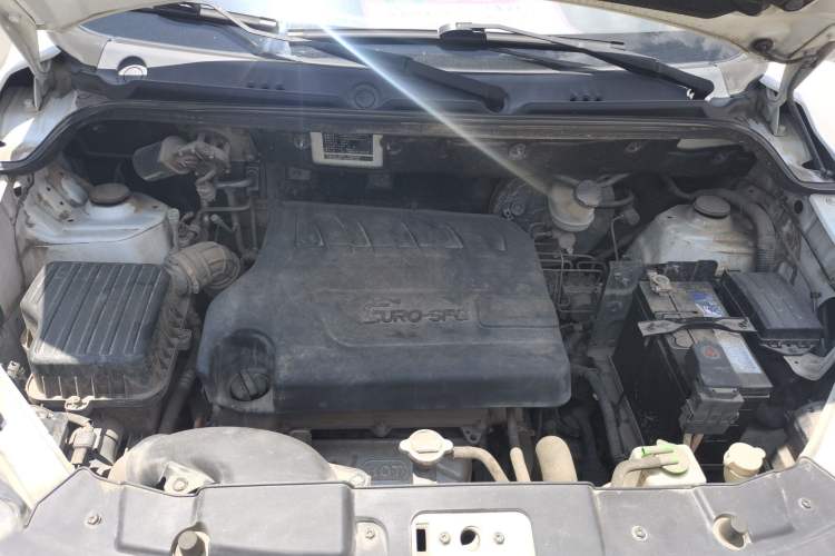 Used Dongfeng Fengon 370 2016 1.5L Manual Luxury Version SFG15-05 7 Seats Engine Bay