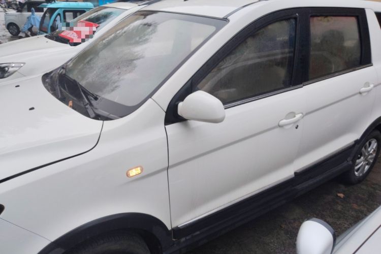 Used Dongfeng Fengon 370 2016 1.5L Manual Standard Edition SFG15-05 7 Seats Exterior 3
