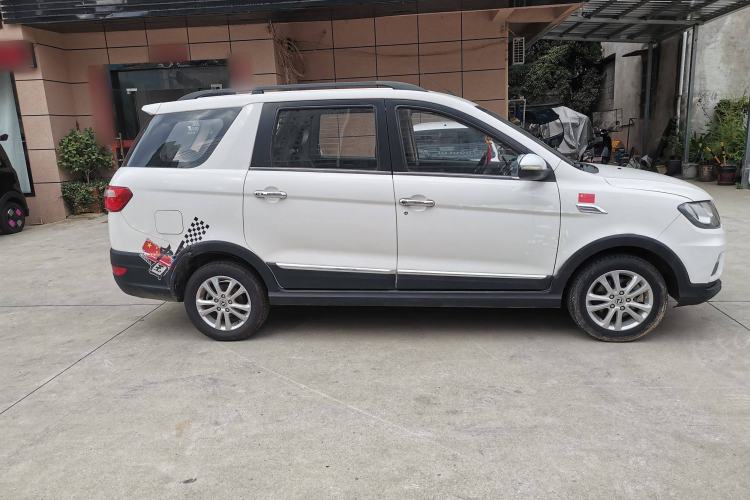 Used Dongfeng Fengon 370 2016 1.5L Manual Elite Home Edition 7-Seater Exterior 4