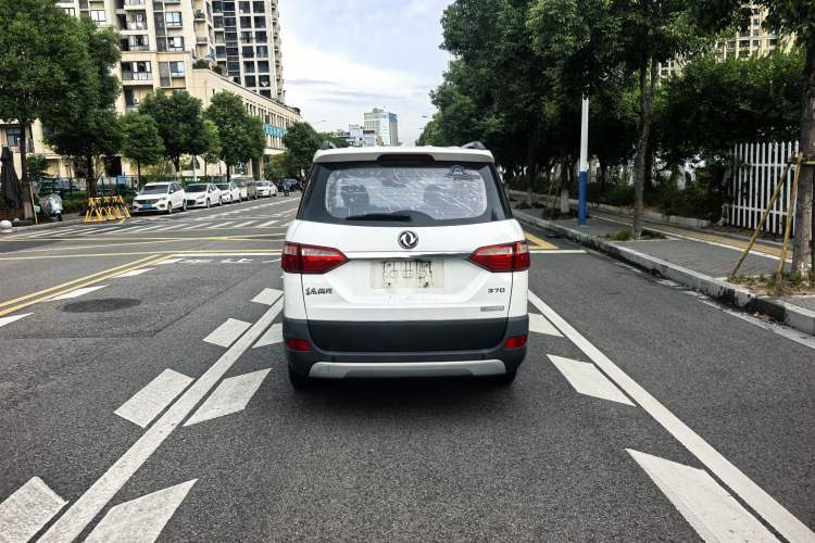 Used Dongfeng Fengon 370 2016 1.5L Manual Luxury Version SFG15-05 7 Seats Exterior 4