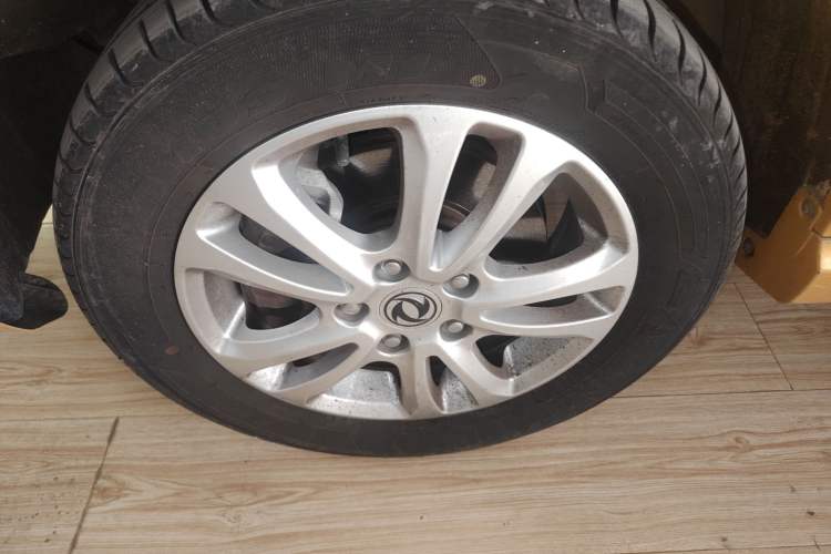 Used Dongfeng Fengon 370 2016 1.5L Manual Luxury Version SFG15-05 7 Seats Exterior 7