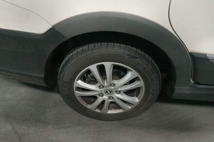 Used Dongfeng Fengon 370 2016 1.5L Manual Standard Edition SFG15-02 7 Seats Exterior 8