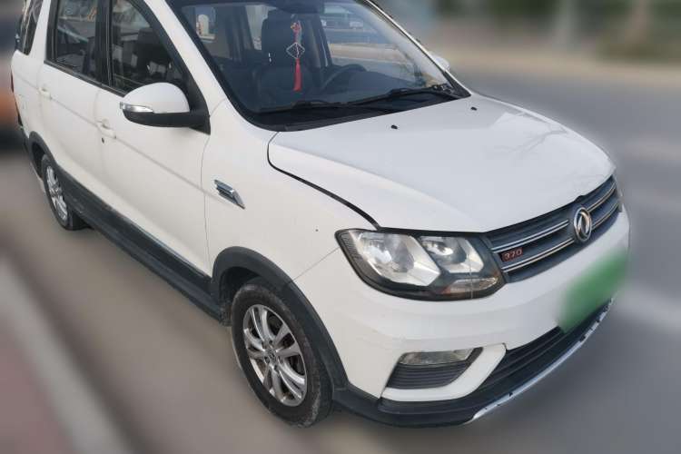 Used Dongfeng Fengon 370 2016 1.5L Manual Elite Travel Edition 7 Seats Front Right 45 Deg