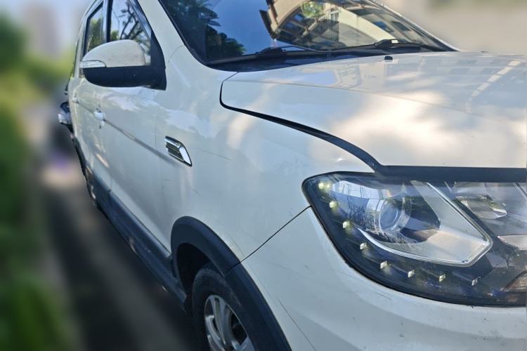 Used Dongfeng Fengon 370 2016 1.5L Manual Luxury 7-Seater Front Right 45 Deg