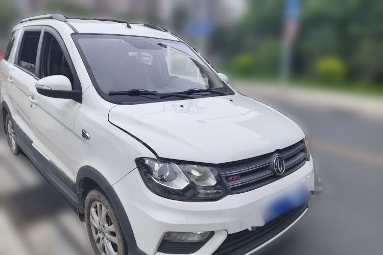 Used Dongfeng Fengon 370 2016 1.5L Manual Luxury Model SFG15-05 5 Seats Front Right 45 Deg