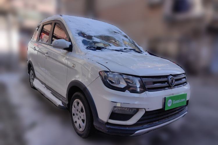 Used Dongfeng Fengon 370 2016 1.5L Manual Standard Model II 7 Seats Front Right 45 Deg