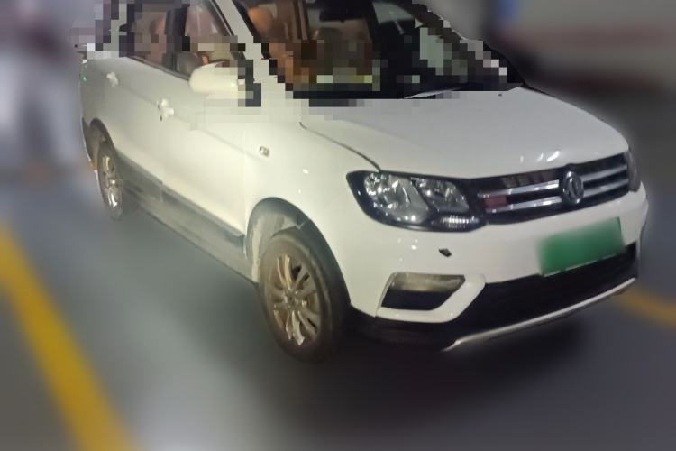 Used Dongfeng Fengon 370 2016 1.5L Manual Standard Edition SFG15-05 7 Seats Front Right 45 Deg