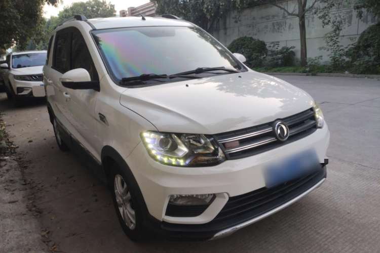 Used Dongfeng Fengon 370 2016 1.5L Manual Smart 7-Seater Front Right 45 Deg