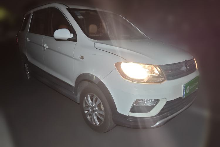 Used Dongfeng Fengon 370 2016 1.5L Manual Standard Model II 7 Seats Front Right 45 Deg