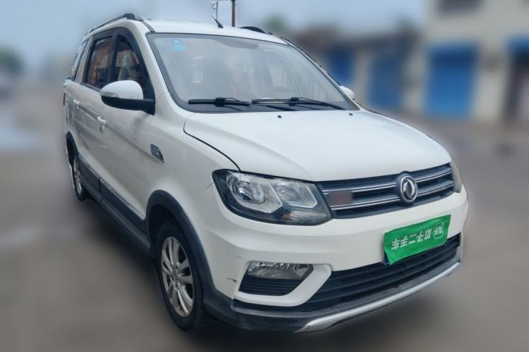 Used Dongfeng Fengon 370 2016 1.5L Manual Elite Travel Edition 7 Seats Front Right 45 Deg