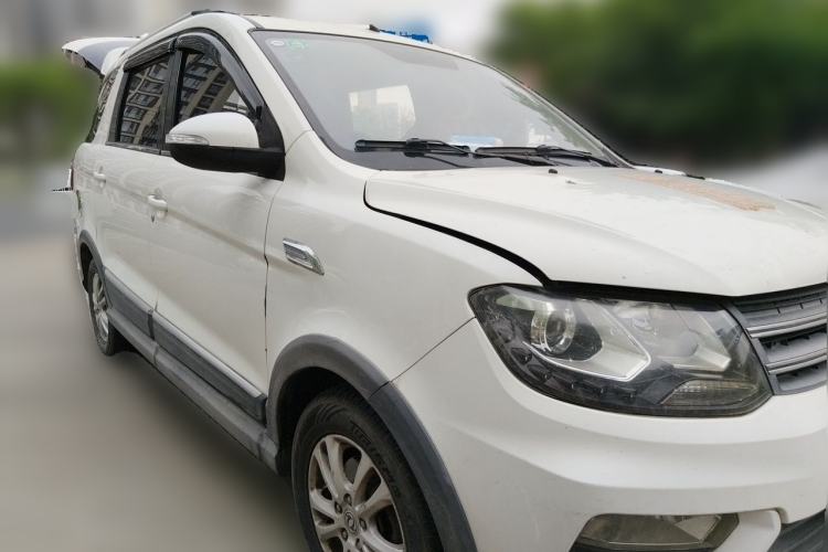 Used Dongfeng Fengon 370 2016 1.5L Manual Standard Edition SFG15-02 5 Seats Front Right 45 Deg