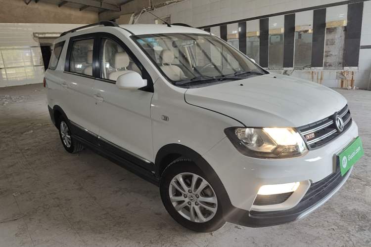 Used Dongfeng Fengon 370 2016 1.5L Manual Comfort 7-Seater Front Right 45 Deg
