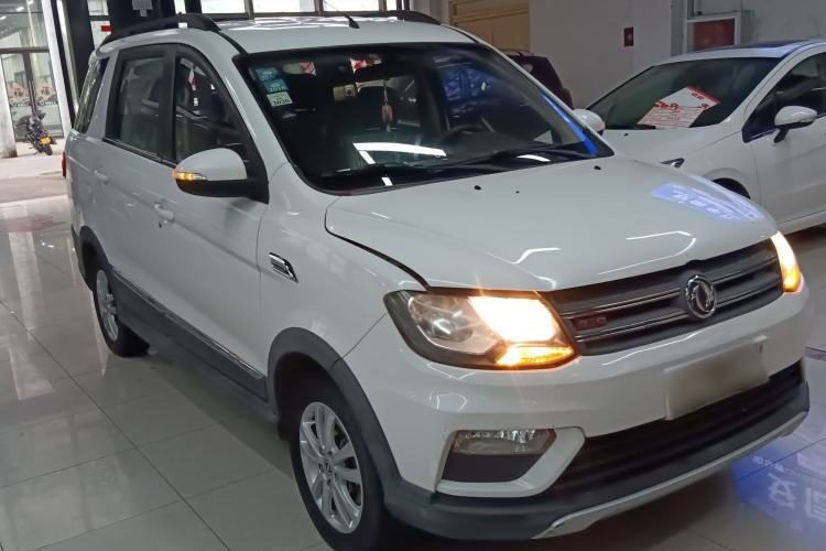 Used Dongfeng Fengon 370 2016 1.5L Manual Elite Home Edition 7-Seater Front Right 45 Deg