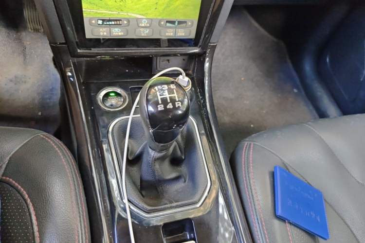 Used Dongfeng Fengon 370 2016 1.5L Manual Smart 7-Seater Gear Lever