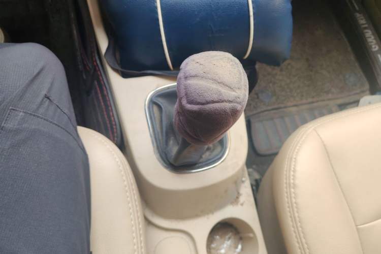 Used Dongfeng Fengon 370 2016 1.5L Manual Comfort 7-Seater Gear Lever