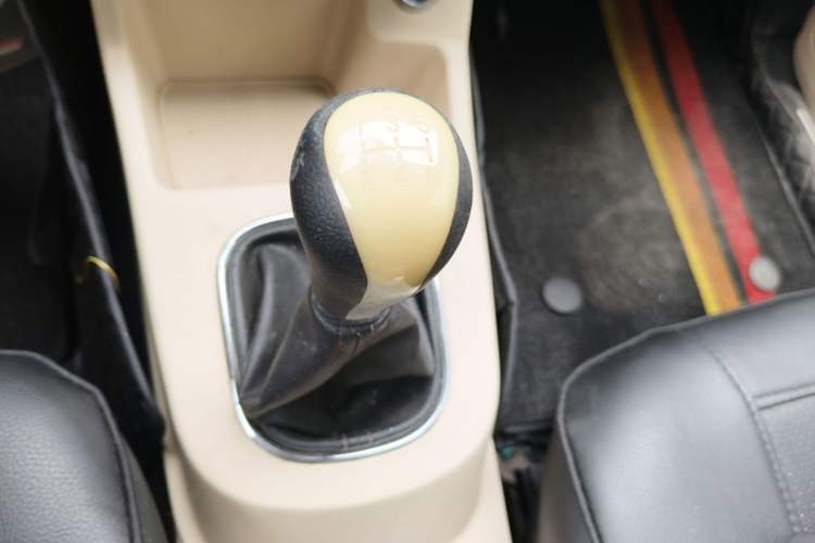 Used Dongfeng Fengon 370 2016 1.5L Manual Standard Edition SFG15-05 7 Seats Gear Lever