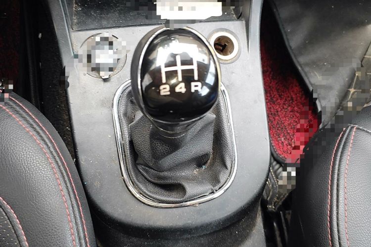 Used Dongfeng Fengon 370 2016 1.5L Manual Luxury 7-Seater Gear Lever