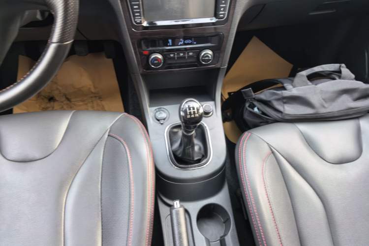 Used Dongfeng Fengon 370 2016 1.5L Manual Luxury 7-Seater Gear Lever
