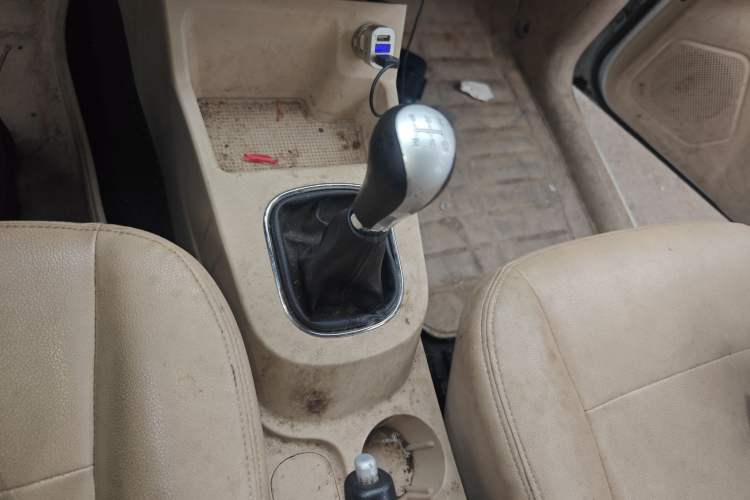 Used Dongfeng Fengon 370 2016 1.5L Manual Standard Edition SFG15-02 5 Seats Gear Lever
