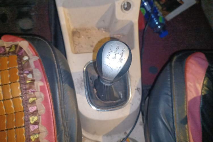 Used Dongfeng Fengon 370 2016 1.5L Manual Standard Edition SFG15-05 7 Seats Gear Lever