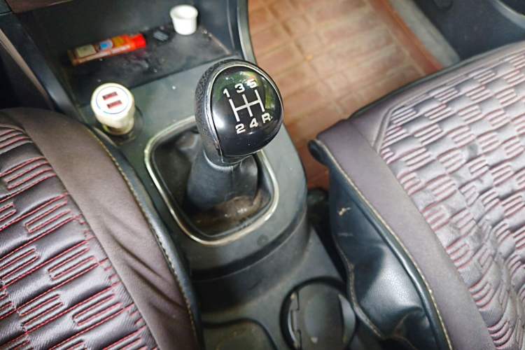 Used Dongfeng Fengon 370 2016 1.5L Manual Luxury Version SFG15-02 7 Seats Gear Lever