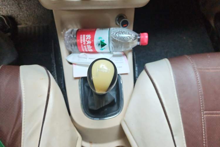 Used Dongfeng Fengon 370 2016 1.5L Manual Standard Edition SFG15-02 7 Seats Gear Lever