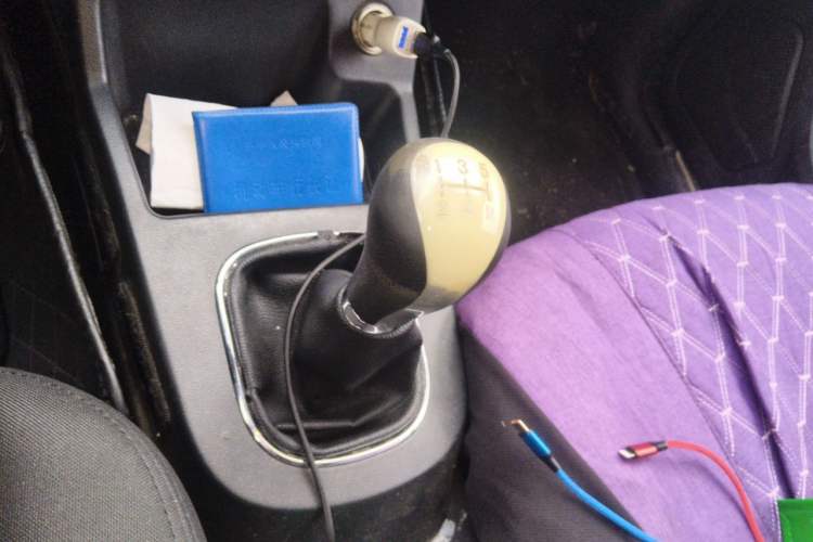 Used Dongfeng Fengon 370 2016 1.5L Manual Standard Model II 7 Seats Gear Lever