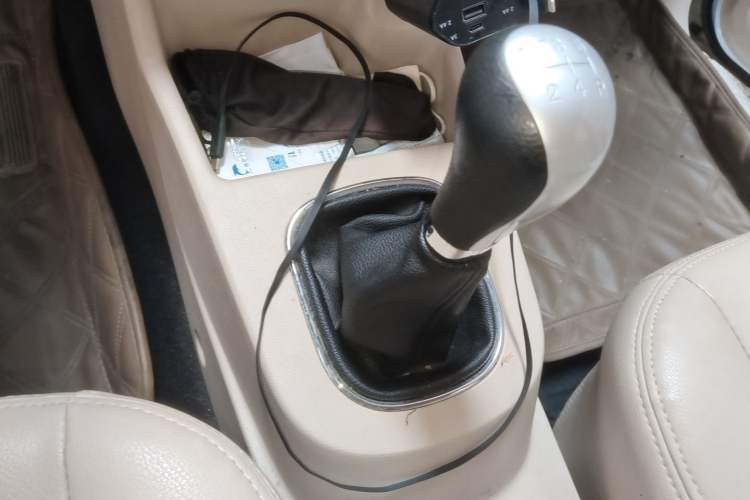 Used Dongfeng Fengon 370 2016 1.5L Manual Standard Edition SFG15-05 7 Seats Gear Lever