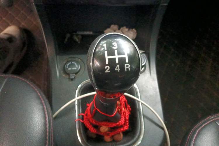 Used Dongfeng Fengon 370 2016 1.5L Manual Luxury Version SFG15-05 7 Seats Gear Lever