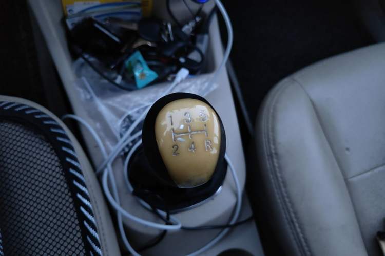 Used Dongfeng Fengon 370 2016 1.5L Manual Standard Edition SFG15-05 7 Seats Gear Lever