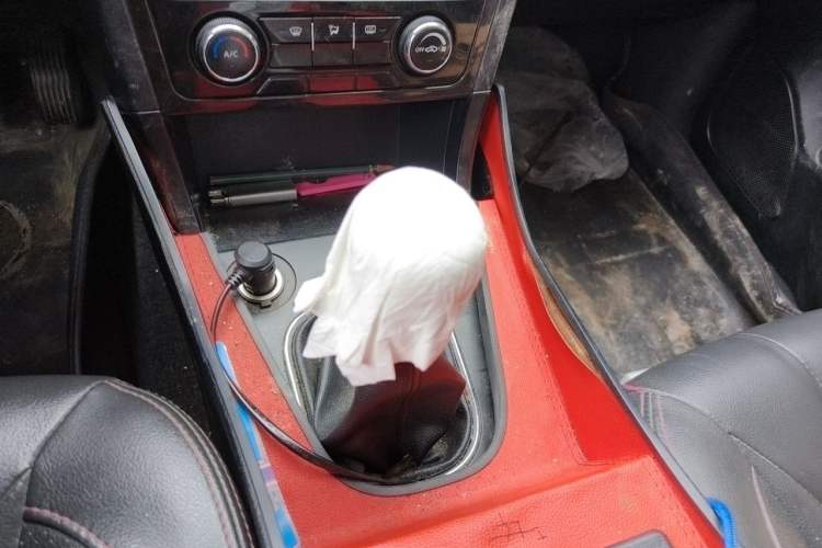 Used Dongfeng Fengon 370 2016 1.5L Manual Standard Edition SFG15-02 5 Seats Gear Lever