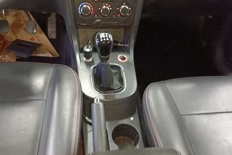 Used Dongfeng Fengon 370 2016 1.5L Manual Elite Home Edition 7-Seater Gear Lever