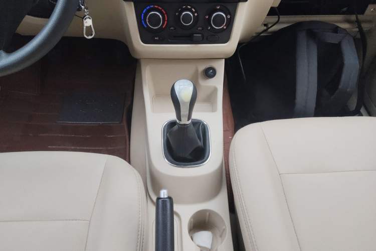 Used Dongfeng Fengon 370 2016 1.5L Manual Standard Edition SFG15-05 7 Seats Gear Lever