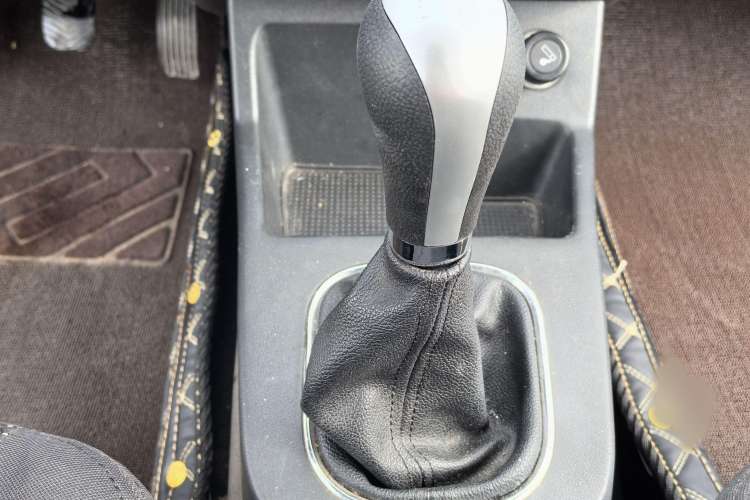 Used Dongfeng Fengon 370 2016 1.5L Manual Standard Model II 7 Seats Gear Lever